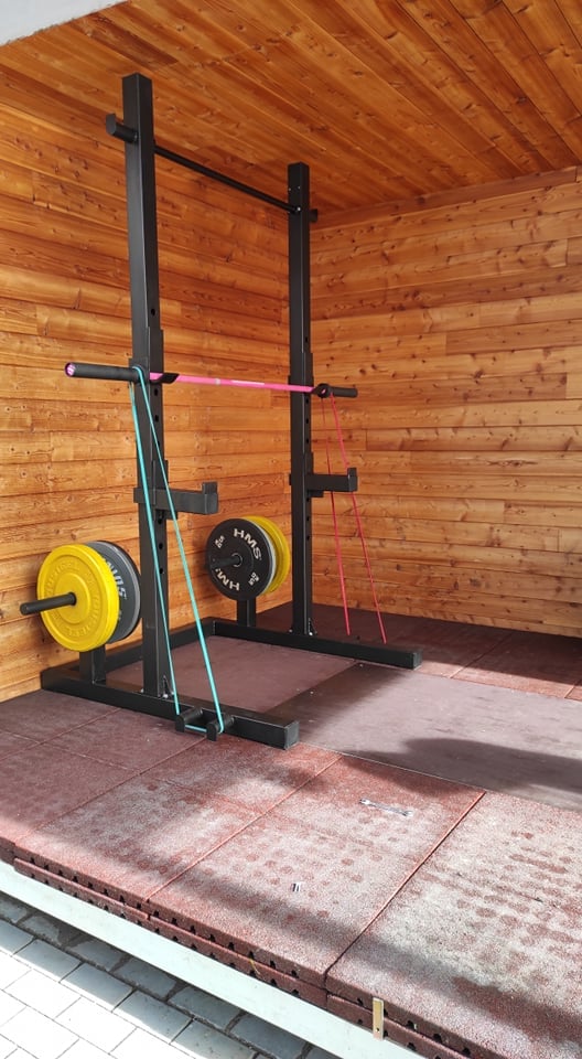 Posilovací věž pro sportovní klub