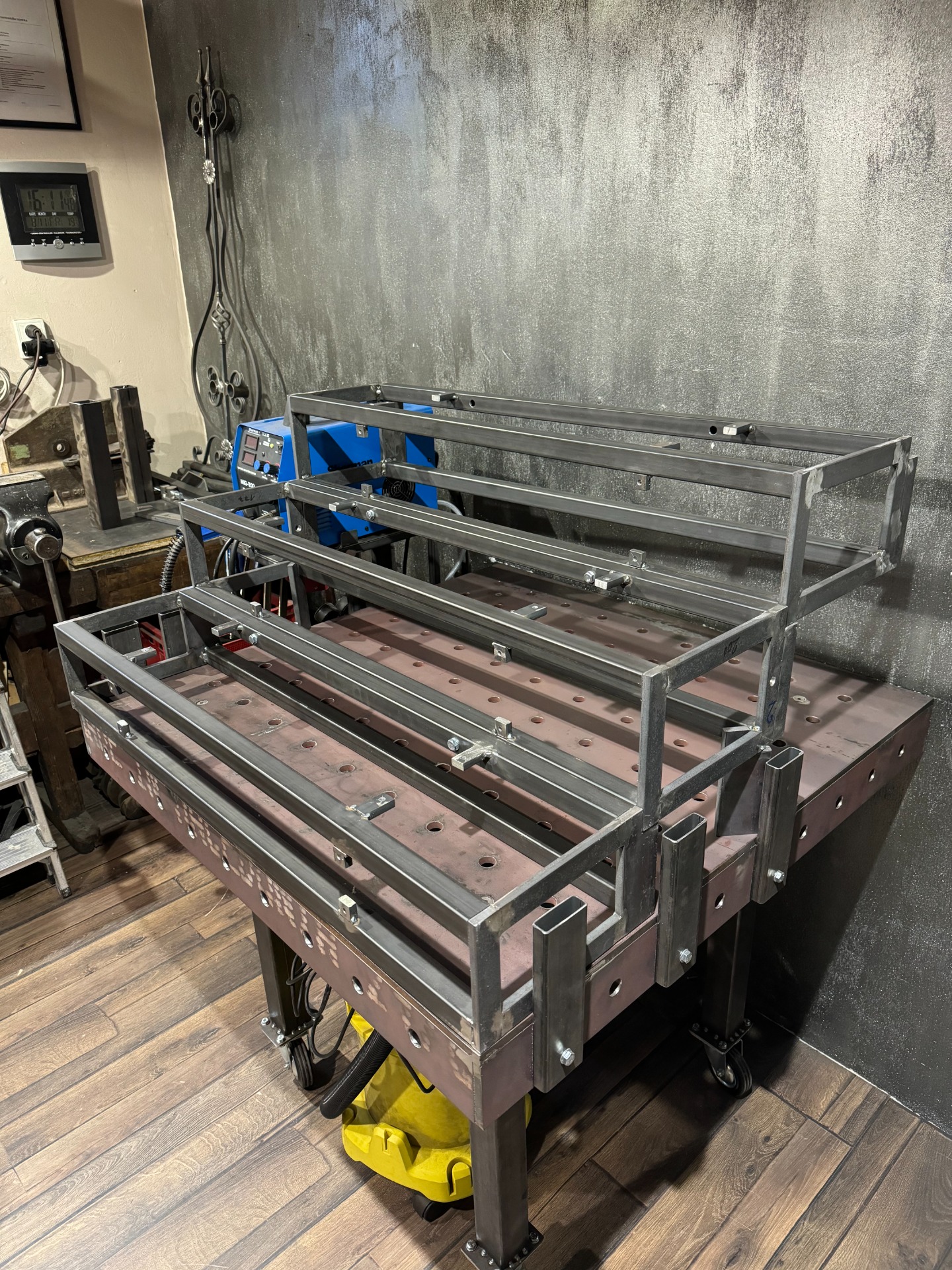 Konstrukce schodiště udělaná tak, aby bylo možné schodiště namontovat z jednotlivých schodů.