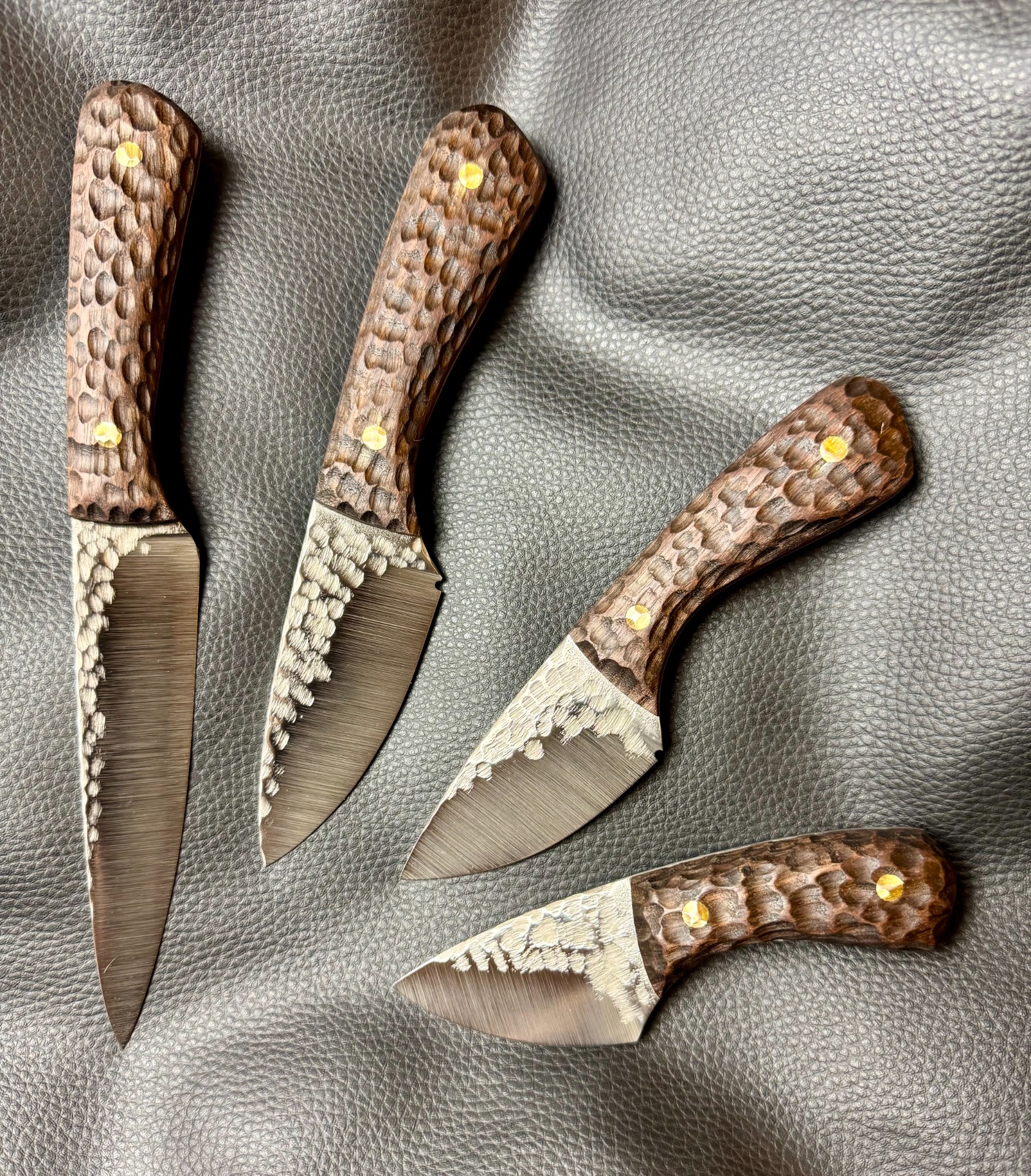 Vzorované lovecké nože