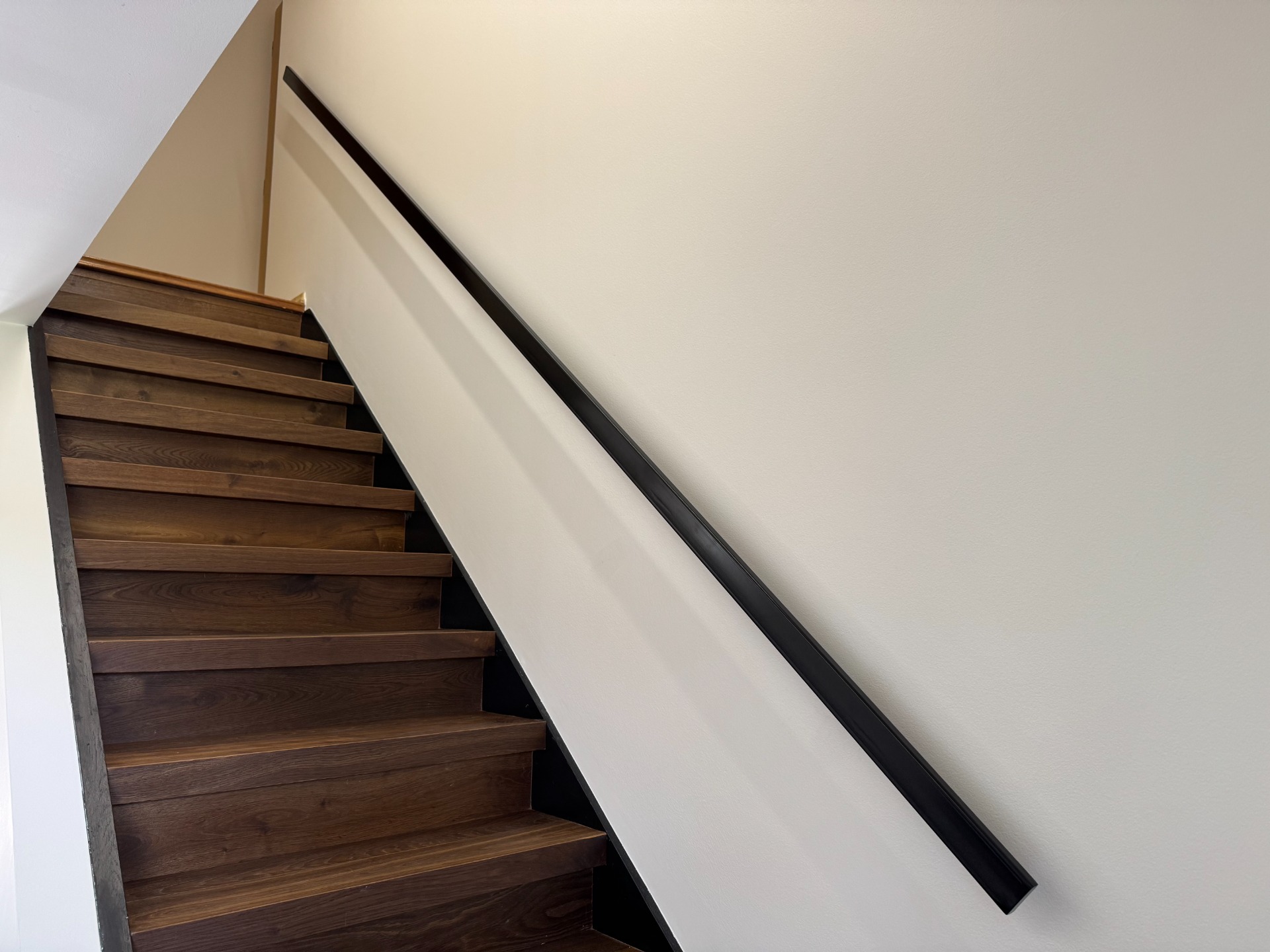 Jednoduché železné madlo.